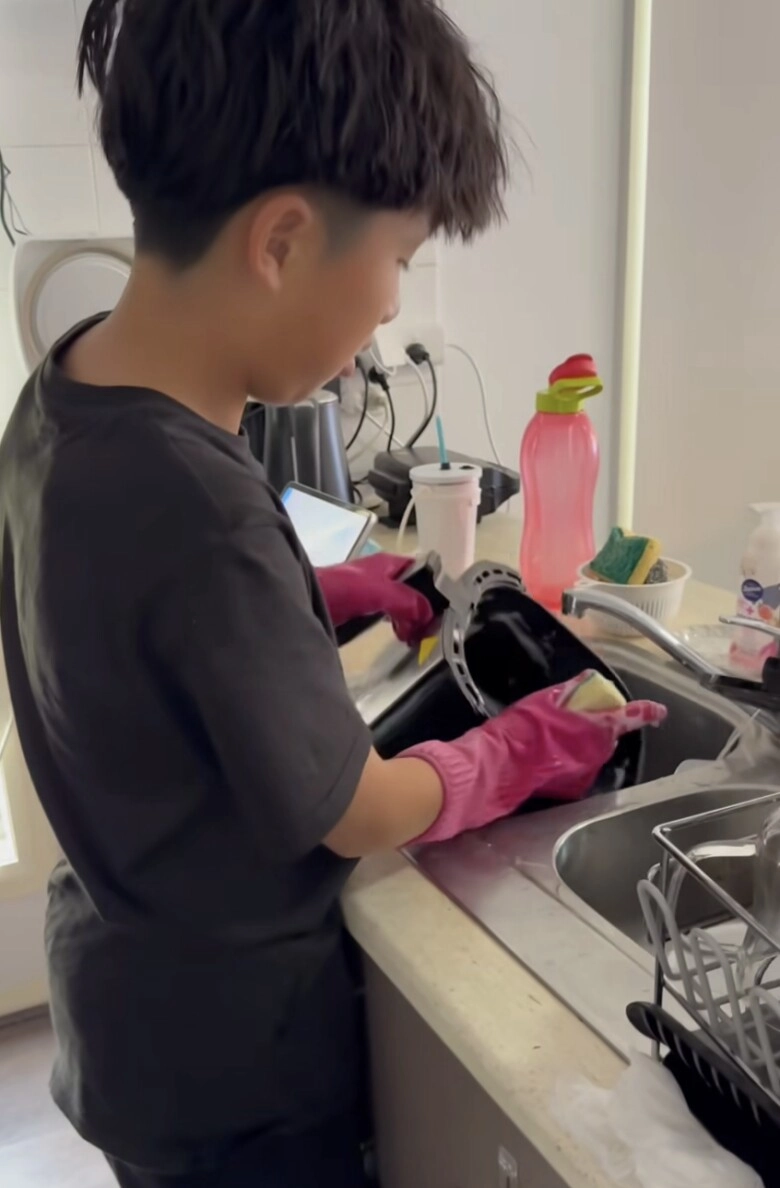 Sau 3 tháng rời úc ốc thanh vân lần đầu kể khoảnh khắc giọt nước tràn ly khiến cô quyết định đưa bầy con về việt nam - 6