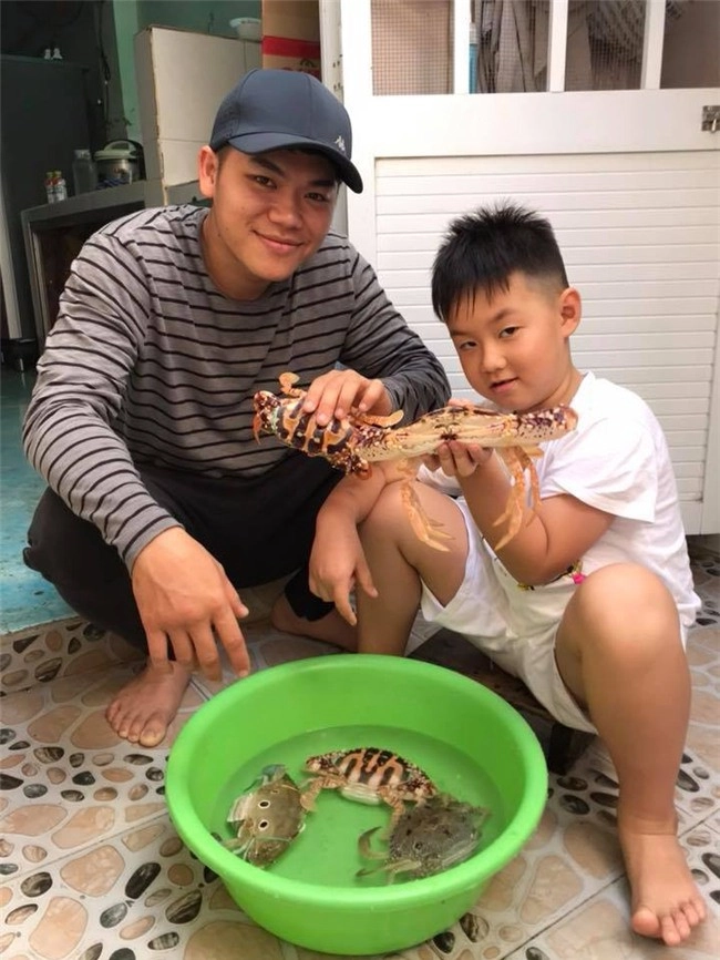 Sau 7 năm lấy lê phương chồng trẻ kém 7 tuổi vẫn chăm chỉtìm cách làm bạn với con trai riêng của vợ - 6