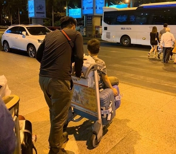 Sau 7 năm lấy lê phương chồng trẻ kém 7 tuổi vẫn chăm chỉtìm cách làm bạn với con trai riêng của vợ - 7