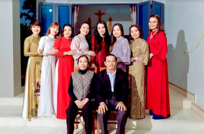 Sinh 8 con gái ông bố nghèo nghệ an dạy con 2 câu tuổi già hưởng trái ngọt - 1