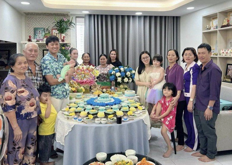Sinh con trai với cầu thủ đtqg tiểu thư hà thành làm mâm cúng đầy tháng không thiếu gì nhìn kỹ mới thấy tinh tế - 8