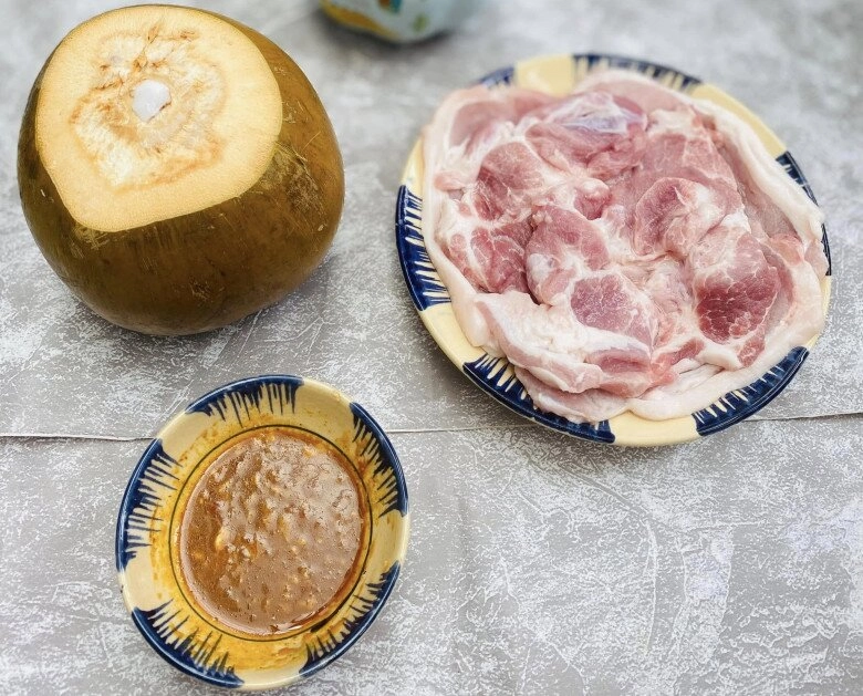 Sườn cốt lết khìa nước dừa siêu ngon chỉ vài bước đơn giản là xong cả nhà khen tấm tắc - 2