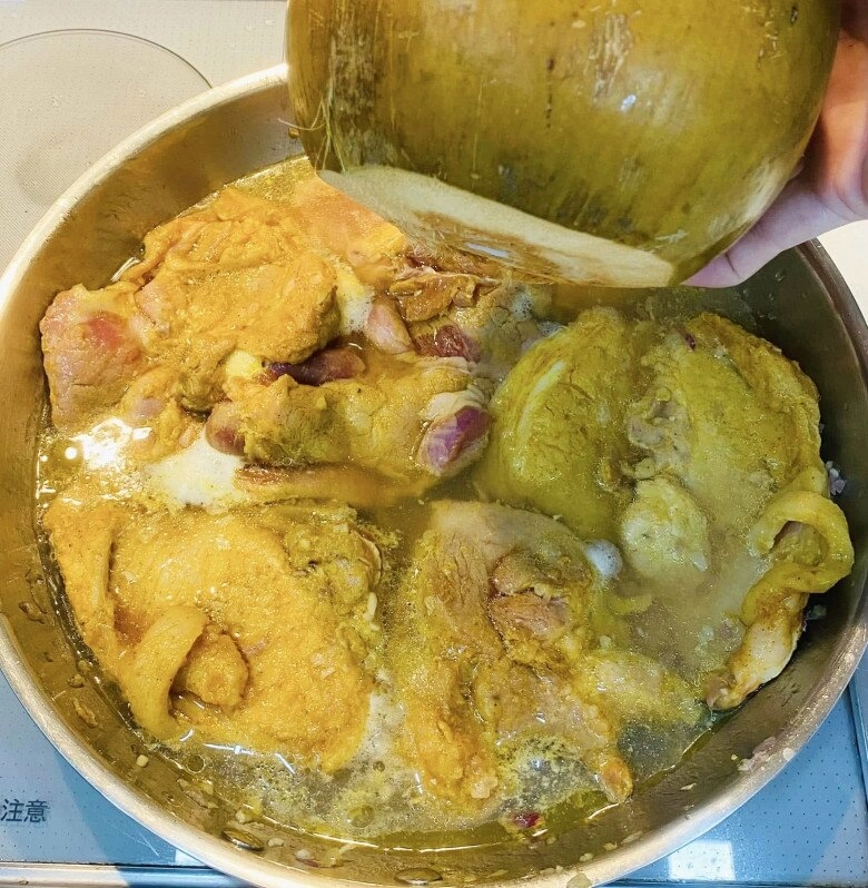 Sườn cốt lết khìa nước dừa siêu ngon chỉ vài bước đơn giản là xong cả nhà khen tấm tắc - 5