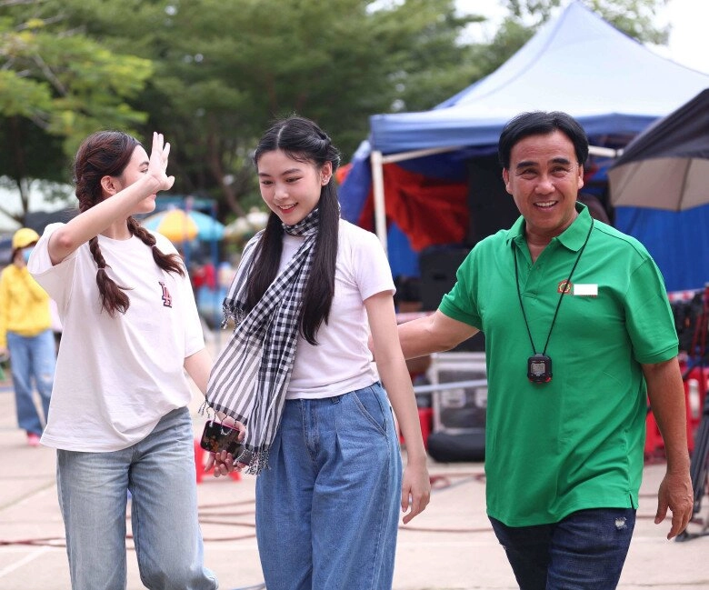 Tại sao quyền linh nói không muốn con gái vào showbiz lọ lem lại suốt ngày đi sự kiện diễn thời trang - 7