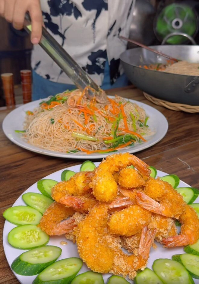 Tài tử ở nhà vườn 6000m2 vác nồi siêu to ra nấu con cá chẽm 5kg nhận mưa like - 7