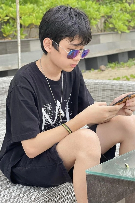Thân thuý hà xót xa cảnh con trai im lặng nhắm mắt sau buổi thi toán lớp 10 ở tphcm nói chỉ được 50 - 3