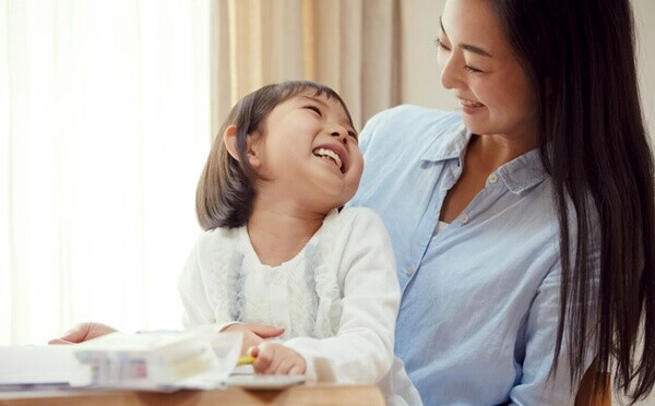 Thấy bạn bè quyên góp tiền ủng hộ bão lũ con gái về xin mẹ nhưng nhận được câu trả lời xót xa - 1