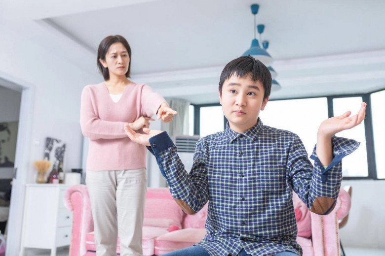 Thi xong con trai chị dâu ở quê lên ăn chực một cái bát cũng không biết đường rửa - 2