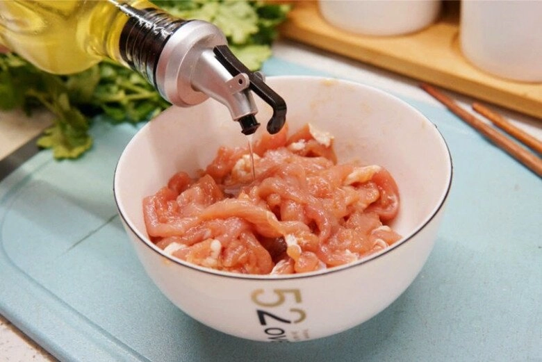 Thích xào thịt lợn nhưng lần nào cũng bị khô đầu bếp nói phải nhớ điều này thịt sẽ mềm ngọt thơm - 3