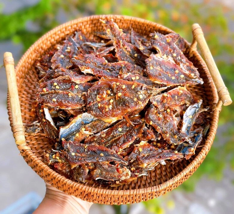 Thiếu đồ nhậu mẹ đảm đà nẵng làm cá nục khô rút xương dai ngọt đậm vị càng ăn càng nghiền - 9