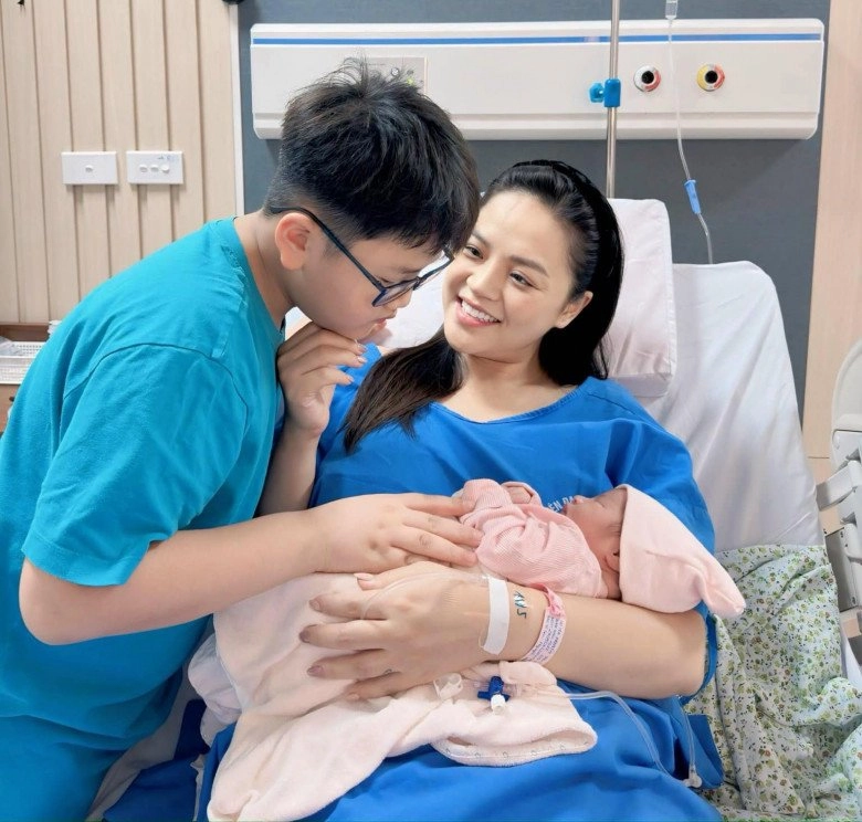 Thu quỳnh tiết lộ mặt con gái thứ hai với người đàn ông bí mật bé mũi cao xinh xắn được dự đoán là hoa hậu tương lai - 2