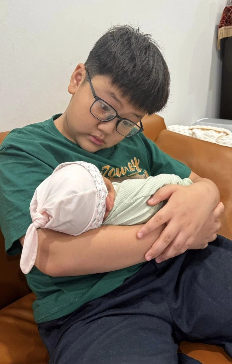 Thu quỳnh tiết lộ mặt con gái thứ hai với người đàn ông bí mật bé mũi cao xinh xắn được dự đoán là hoa hậu tương lai - 3