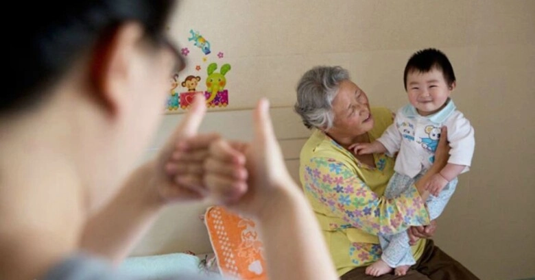 Thuê bảo mẫu lương cao chăm con khéo trộm vía tăng cân mau lớn nhưng tôi vẫn đuổi việc để gửi con về quê - 1