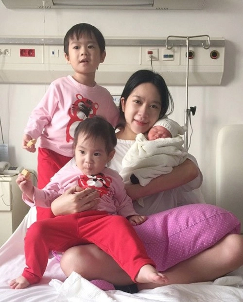 Tiểu thư hà thành u40 làm mẹ 4 con xinh đẹp giỏi giang còn kiếm 276 tỷ đồng trong 9 ngày - 4