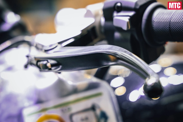 Tín đồ hoài cổ chỉ biết xuýt xoa trước phiên bản triumph bonneville bobber tfc 2025 - 6