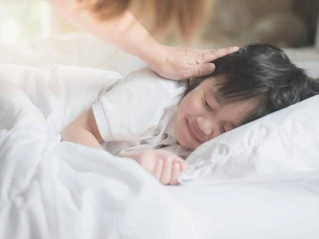 Tỉnh dậy giữa đêm con gái luôn nói trong tủ quần áo có người tôi mở ra thì cả đêm mất ngủ - 1