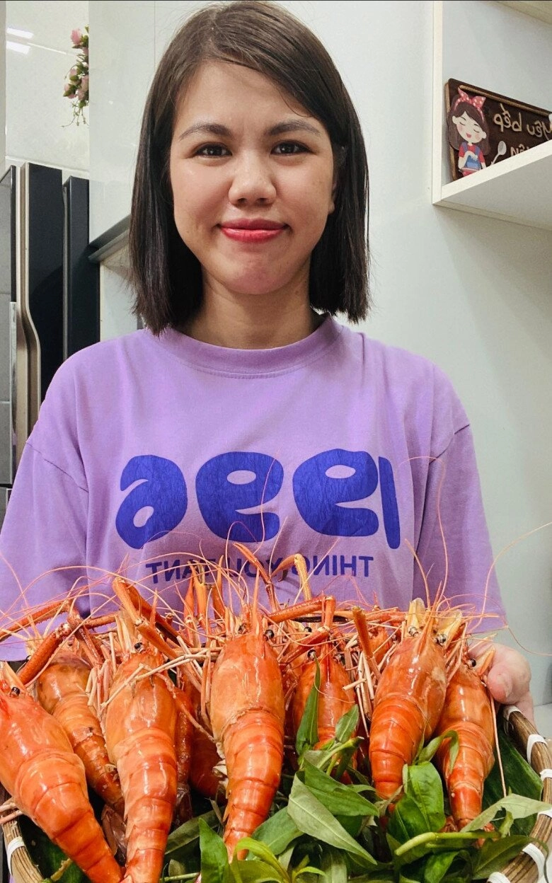 Tôm nướng muối vừa đơn giản lại ngon màu đẹp rực rỡ của mẹ đảm sài gòn - 1
