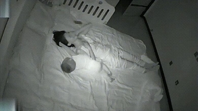 Trả lương cao thuê bảo mẫu chăm con nhưng ngày nào chị ta cũng ngủ đến 10 giờ tôi chết lặng khi kiểm tra camera - 2