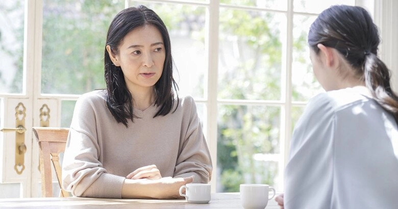 Trời nắng nóng mà con gái dậy thì ngày nào cũng mặc đồ dài vô tình thấy con trong nhà tắm tôi tái mặt - 2