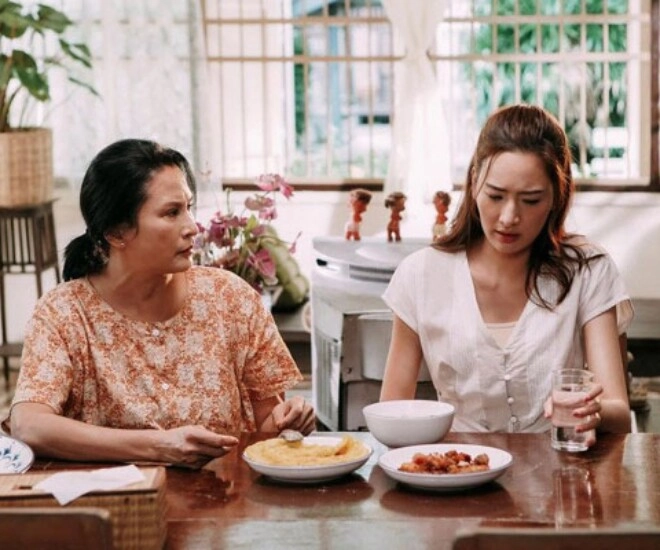 Trời nắng nóng nhưng con dâu ngày nào cũng ăn mặc kín bưng mẹ chồng lén nhìn thì gục ngã - 1