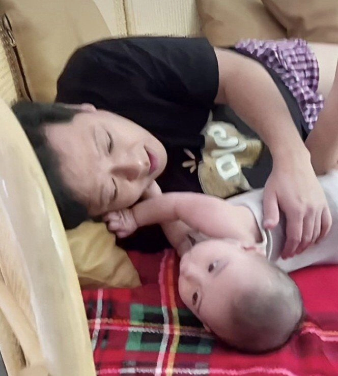 Trường giang một mình đưa 2 con ra sân bay về quê chuẩn bố đảm dân tình thắc mắc không thấy nhã phương đi cùng - 5