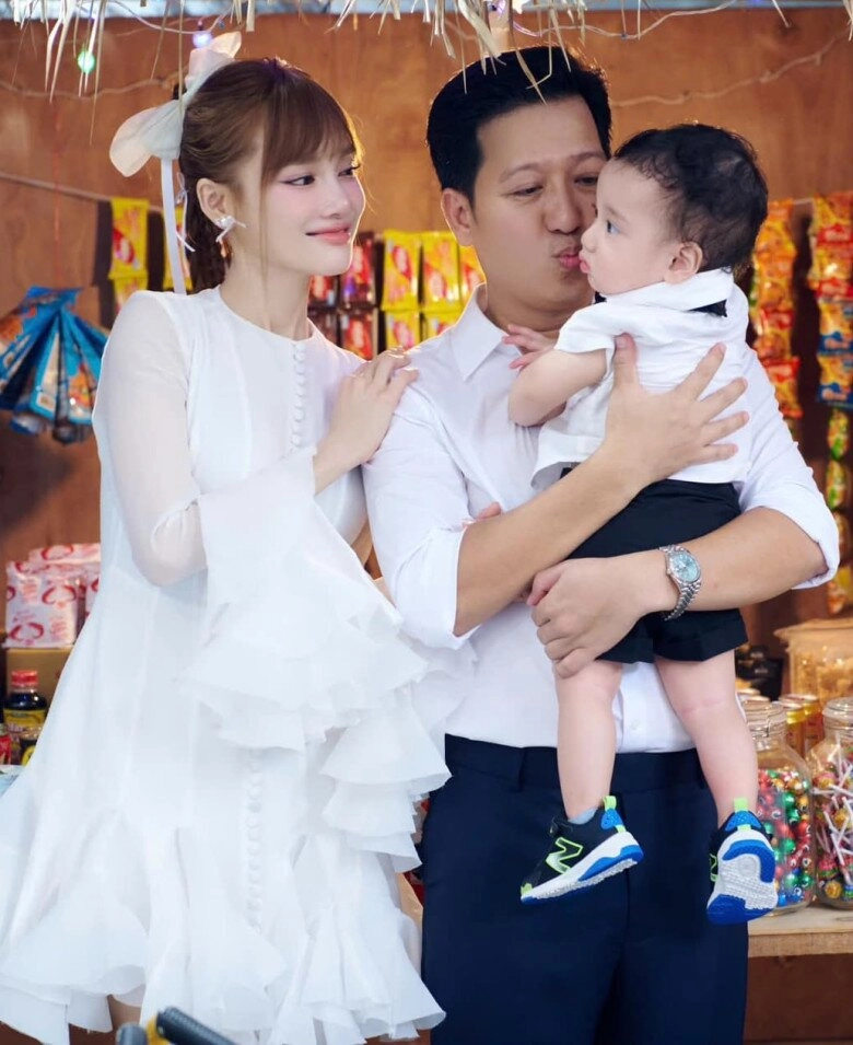 Trường giang nhã phương làm mâm cúng thôi nôi cho con trai đơn giản nhưng không thiếu thứ gì - 1