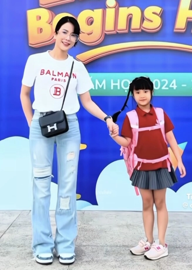 Từ chối trường quốc tế 2 tỷnăm dù chồng cũ trả tiền diệp lâm anh chọn để con nhập học lớp 1 trường gần nhà học phí khác hẳn - 1