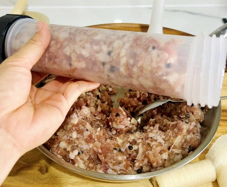 Tự làm lạp xưởng tại nhà không phần phải phơi nắng chỉ 6 tiếng là ăn được luôn thơm ngon đã miệng - 6