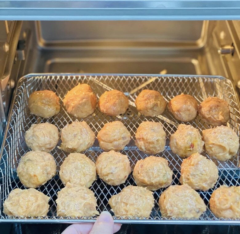 Tự làm tôm viên chiên vừa ngon thơm lại đơn giản người già trẻ nhỏ đều mê - 4