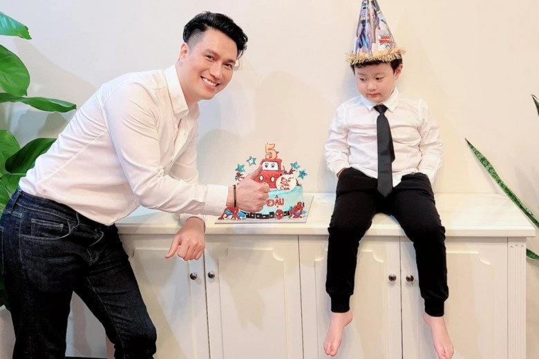Từng bất lực vì con học kém ở trường quốc tế 100 triệunăm nay vợ cũ việt anh khoe bé đạt huy chương - 1