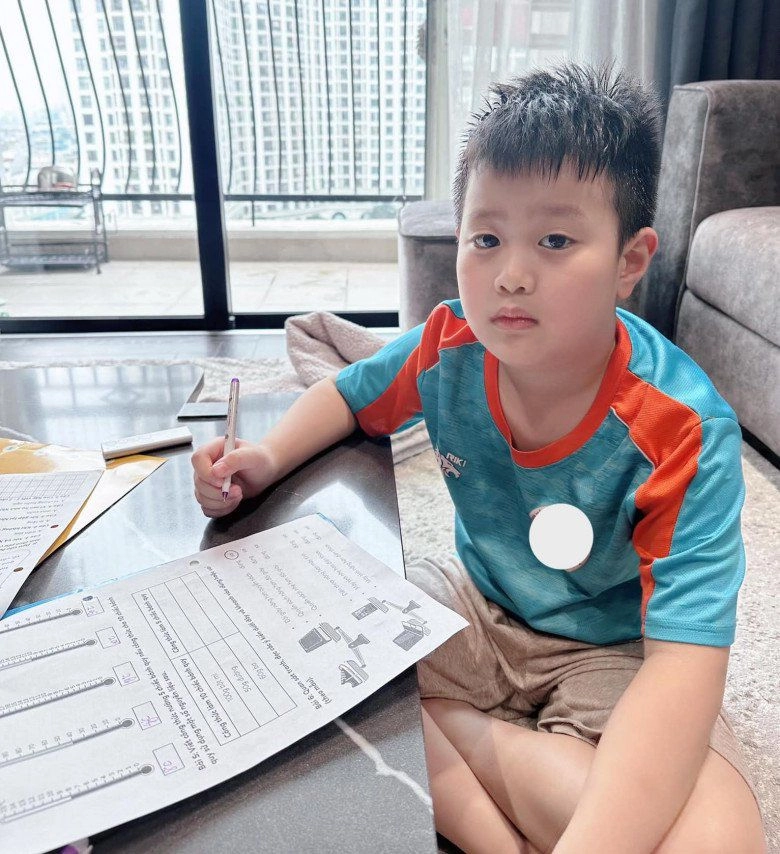 Từng bất lực vì con học kém ở trường quốc tế 100 triệunăm nay vợ cũ việt anh khoe bé đạt huy chương - 4