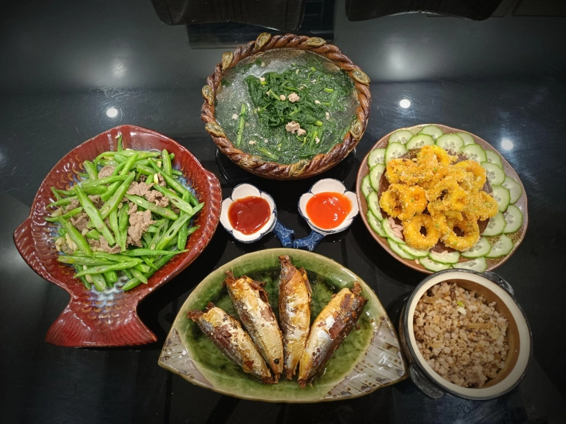 Từng tiết kiệm tiền bán ve chai để mua sách nấu ăn giờ nhìn loạt cơm ngon của mẹ đảm ai cũng phải khen hết lời - 16