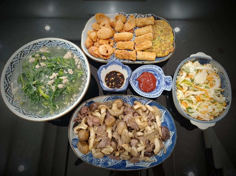 Từng tiết kiệm tiền bán ve chai để mua sách nấu ăn giờ nhìn loạt cơm ngon của mẹ đảm ai cũng phải khen hết lời - 18