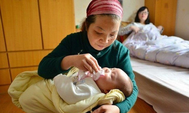 Về quê nghỉ lễ con dâu ngủ đến 11 giờ mới dậy mẹ chồng không dám trách nửa lời - 2