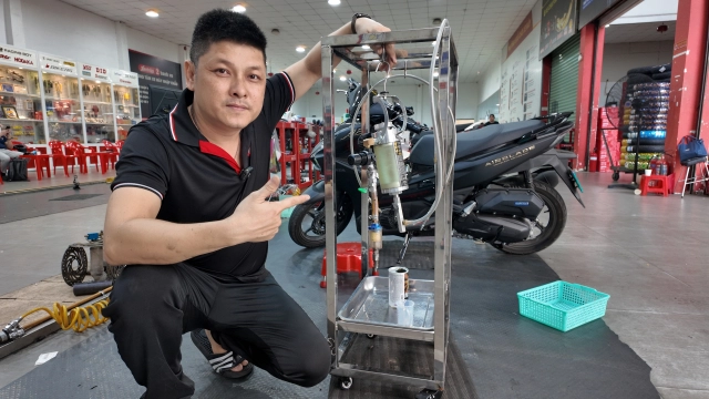 Vệ sinh kim phun buồng đốt bằng dung dịch chuyên dụng bg phục hồi động cơ như mới - 5