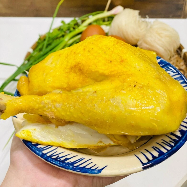 Vét tủ lạnh nhà có gì dùng đó mẹ đảm đem gà luộc còn thừa hấp với miến được món ngon thanh mát lại dễ ăn - 3