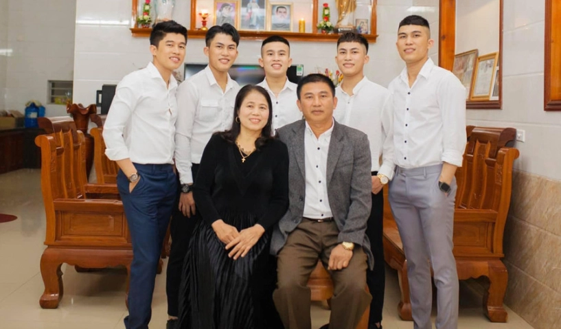 Vợ chồng nghệ an sinh 5 con trai tậu 5 miếng đất cho con làm của để dành - 1