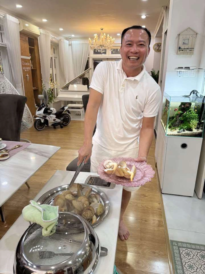 Vợ cũ đàm vĩnh hưng khoe cơm tối tại tư gia của vy oanh được đích thân đại gia lê thiện trổ tài - 2