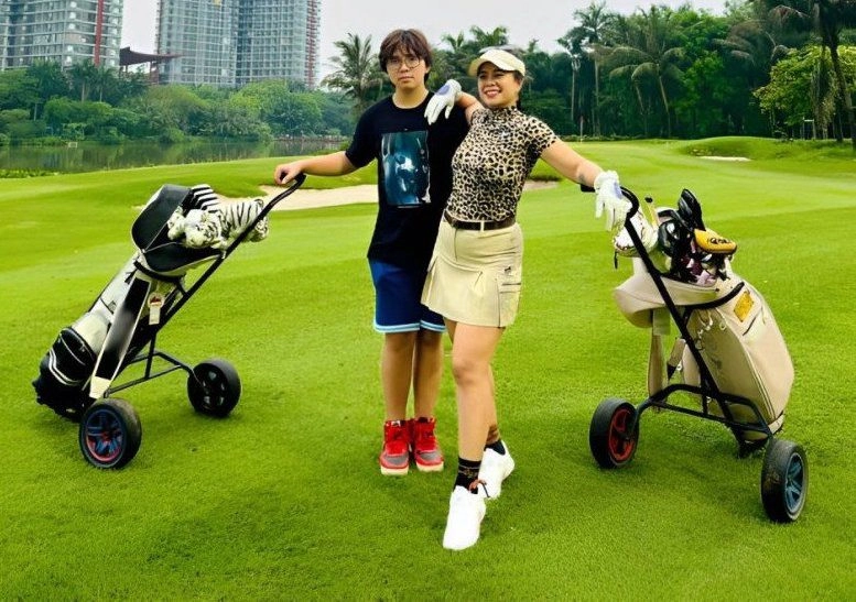 Vợ cũ shark bình bỗng hoài niệm đăng một loạt ảnh ngày bé của con gần 60 tấm không bức nào có bố - 8