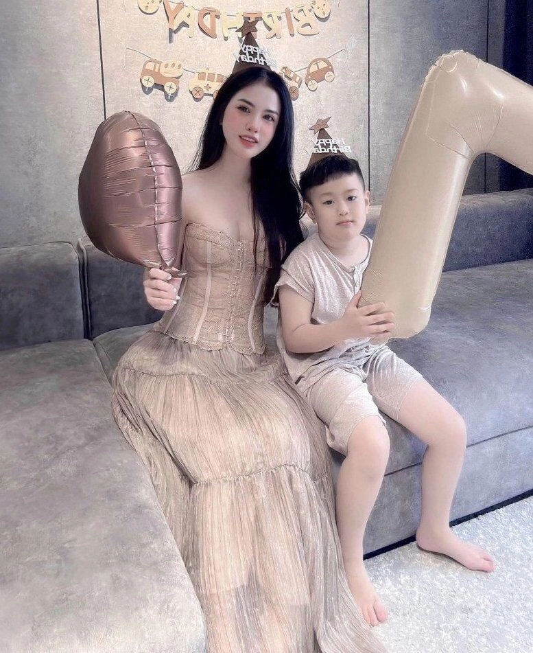 Vợ cũ việt anh xót xa con trai nghỉ hè xa mẹ sụt mấy cân trông đen nhẻm khác hẳn khi ở với mẹ - 3