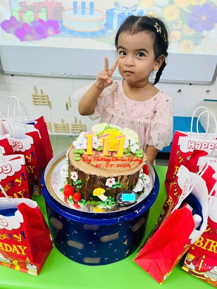 Võ hạ trâm làm sinh nhật tròn 3 tuổi cho con gái lai ấn dân mạng chỉ chú ý đến chiếc bánh kem - 3