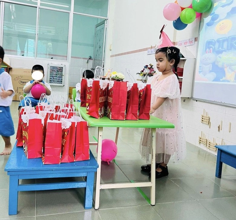 Võ hạ trâm làm sinh nhật tròn 3 tuổi cho con gái lai ấn dân mạng chỉ chú ý đến chiếc bánh kem - 4