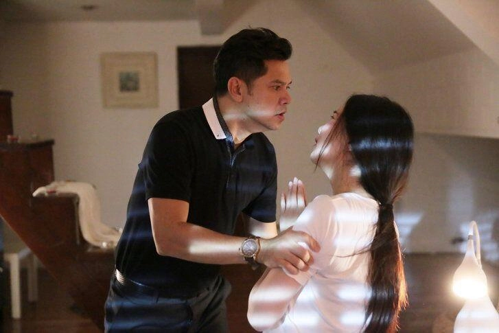 Vợ kém 10 tuổi đêm nào cũng vào phòng con gái mãi không thấy ra tôi lén nhìn thì hoảng sợ - 3
