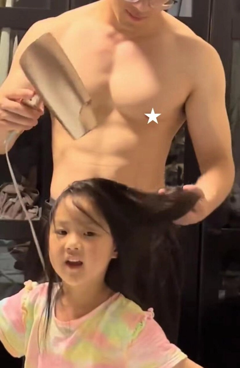 Vợ khoe loạt ảnh chồng trẻ chăm con gái khiến hội mẹ bỉm đổ gục nhưng một hành động gây tranh cãi - 1