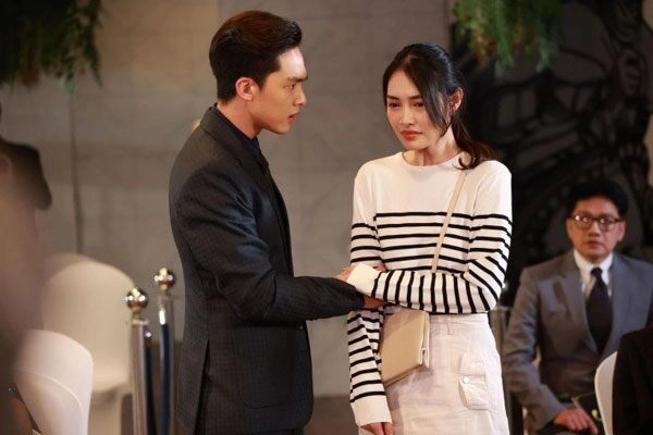 Vợ làm mất túi hơn trăm triệu ở nước ngoài cảnh sát tìm thấy thì phát hiện một thứ bên trong khiến chồng cực sốc - 4