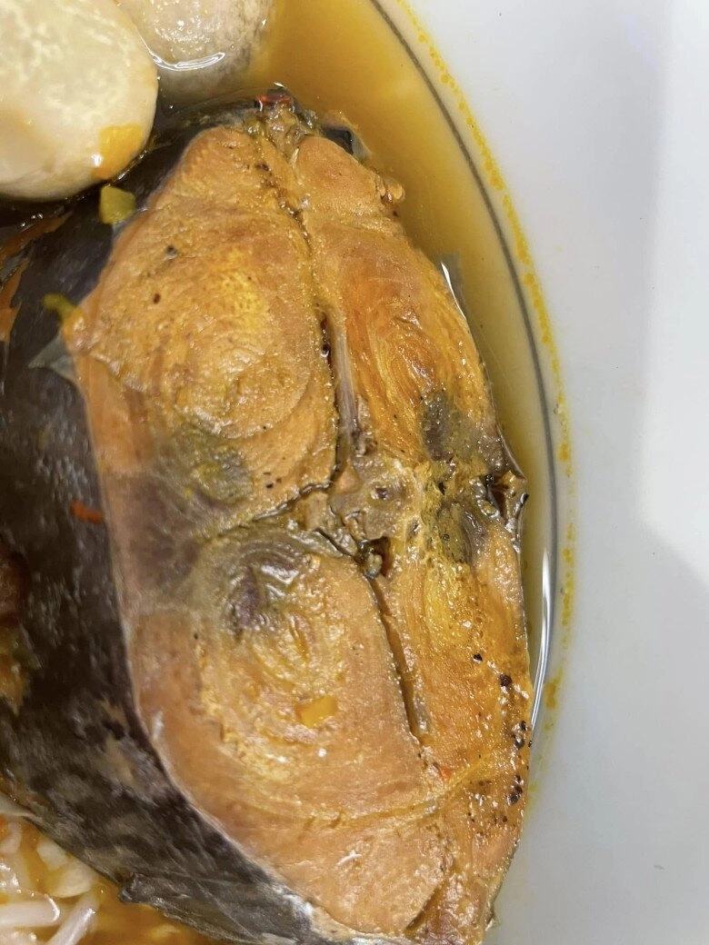 Vợ nóng bỏng kém 10 tuổi nấu cho lê hoàng món bún cá giả socola ngày lễ tình yêu - 3