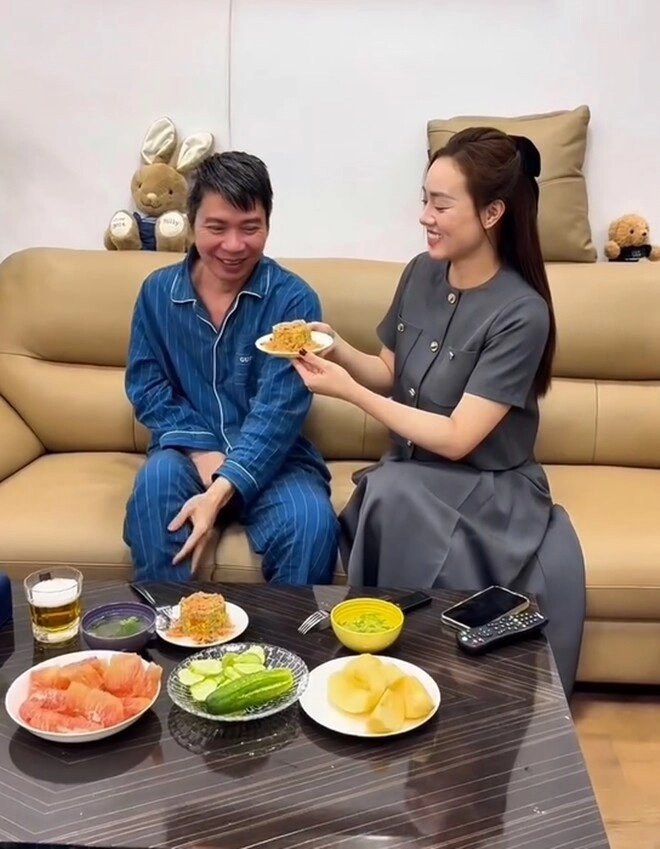 Vợ trẻ xinh của nsnd công lý bận chăm chồng bệnh vẫn đảm đang làm pizza ngô siêu đơn giản mà ngon - 8