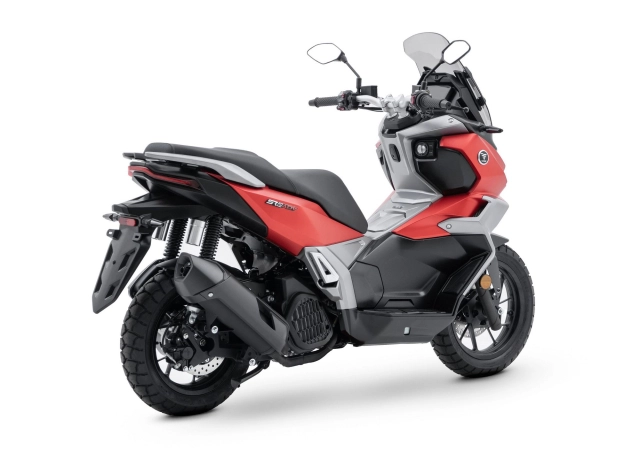 Voge sr2 adv vừa ra mắt đã gắn liền với danh hiệu tay ga cào cào - 4
