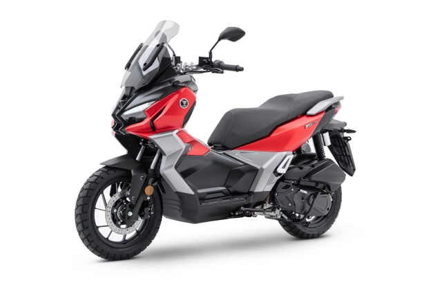 Voge sr2 adv vừa ra mắt đã gắn liền với danh hiệu tay ga cào cào - 10