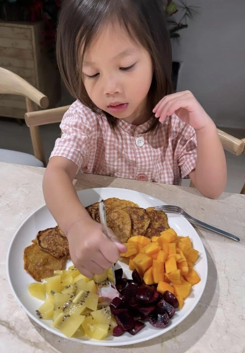 Vừa khoe thành tích của cậu út leon nay hồ ngọc hà lại tiếp tục báo tin mừng liên quan đến con trai 14 tuổi subeo - 10